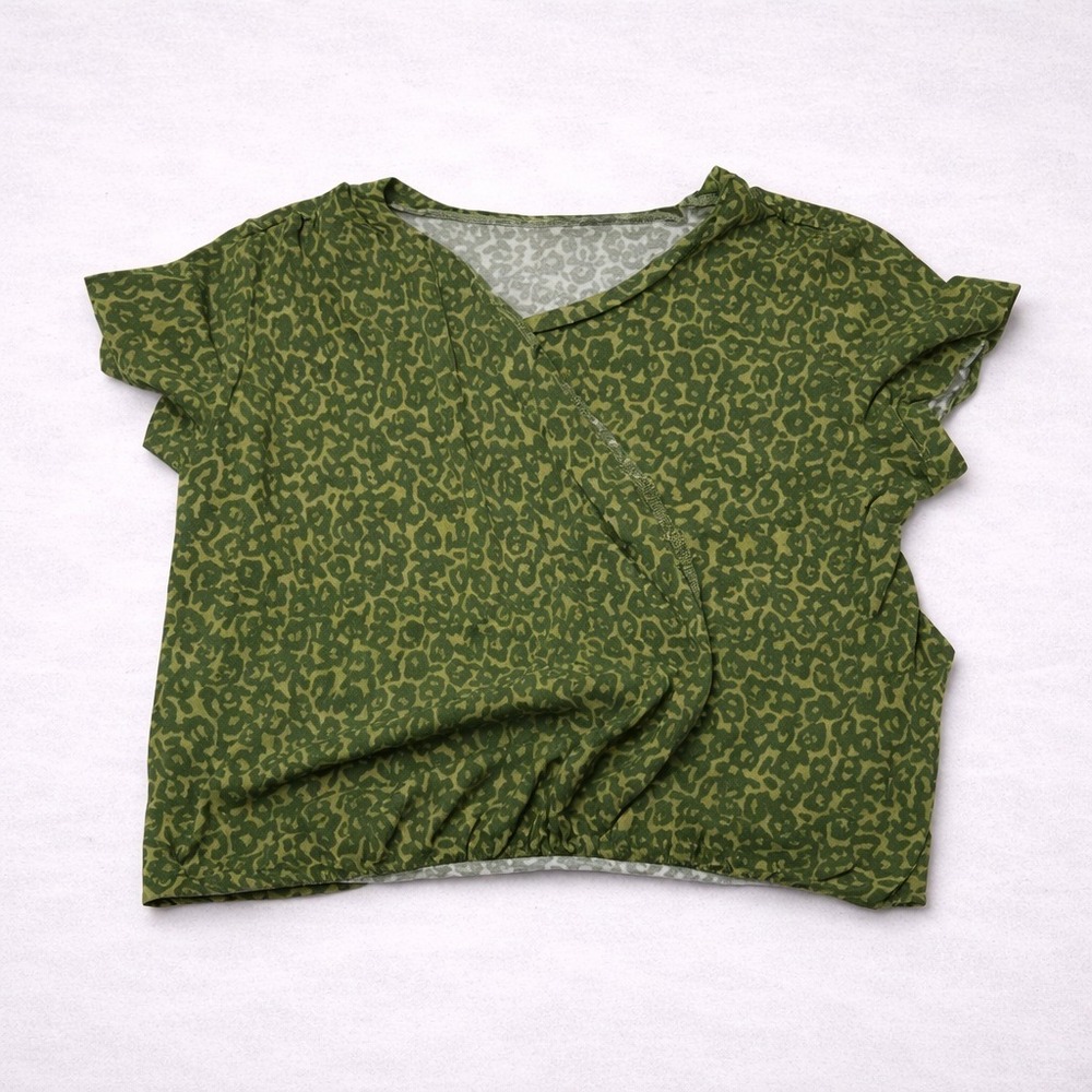 Anthropologie Womens Top XS Green Leopard Print Crop Blouse Short Sleeve